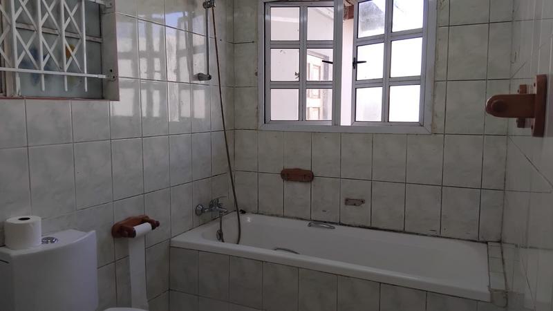 To Let 4 Bedroom Property for Rent in Southernwood Eastern Cape